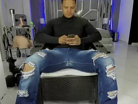 master_leather webcam