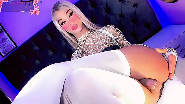 Kornylovee webcam