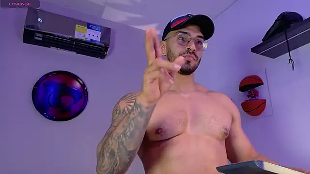 tony_muscle webcam