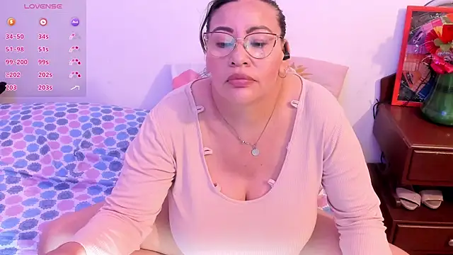 esmeralda_milf webcam