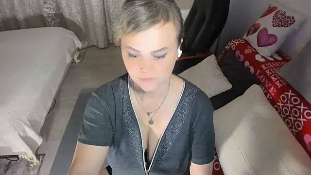 MildMature live cam on StripChat