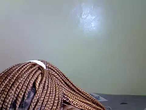 Pearl_petite webcam