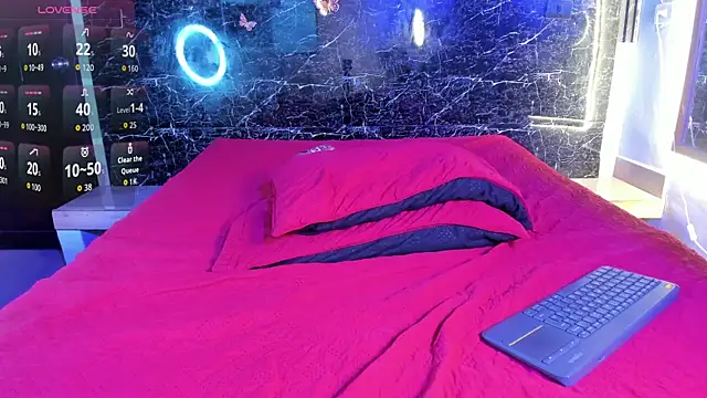 adrian_wolf - Adrian_Wolf's free webcam - UK Sex Cams