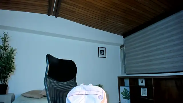 zoe_linss webcam