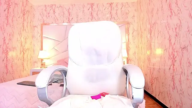 Emily_Whinfre webcam