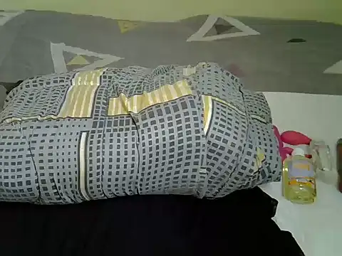 Pearl_petite webcam