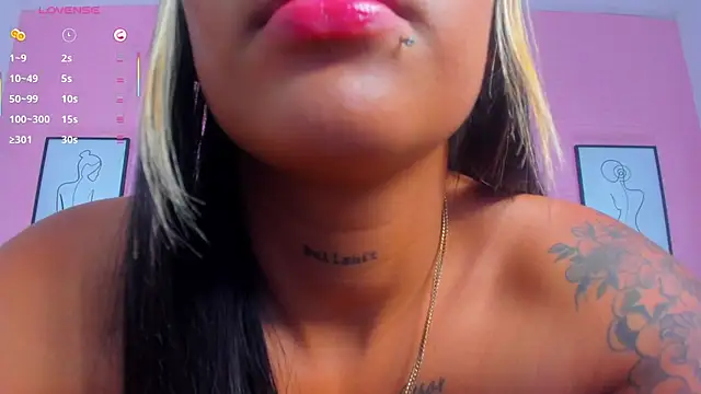charlotte_kisss webcam
