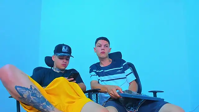 Thomas-Wil live cam on StripChat