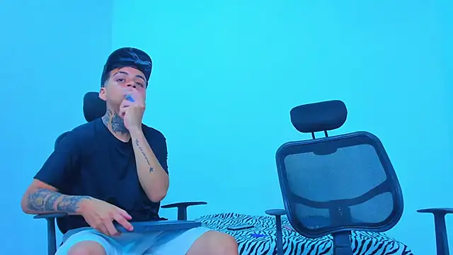 Thomas-Wil Live Web Cam Show