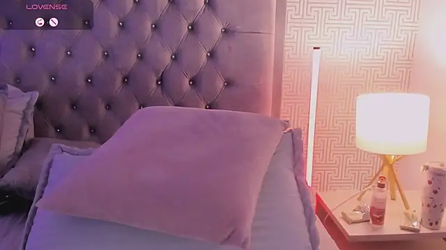 Evaa_Lunna_ webcam