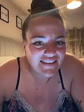 Bustygem_ webcam
