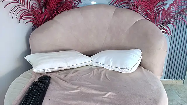 KatiiaVega webcam