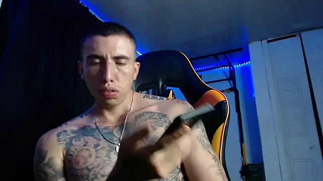 Adam_Hudsond webcam