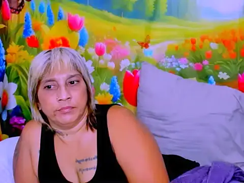 indianroxy webcam