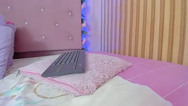 lovely__kiss__ webcam