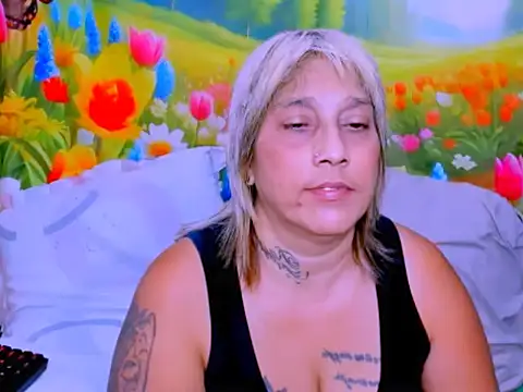 indianroxy webcam