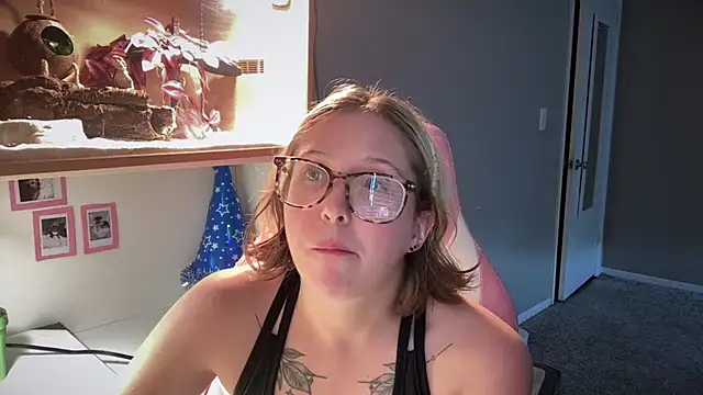 MUSCLEMOMMY1365 webcam
