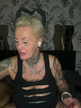 InkedMissLaBaehm webcam