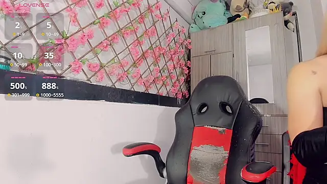 Mainaina - Couple webcam sex chat