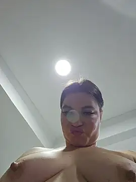 Pretty_Julieta webcam