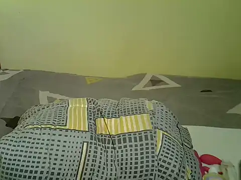 Pearl_petite webcam