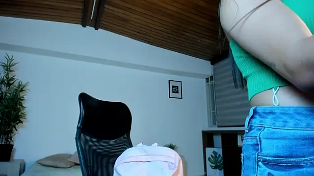 zoe_linss webcam