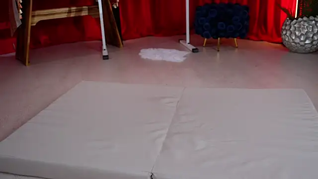 KittyCaitlin webcam