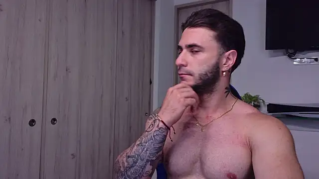 Latino_stud4u webcam