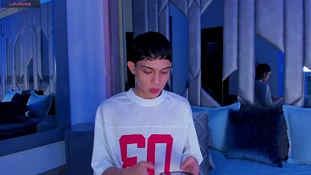 Sebax_Young webcam