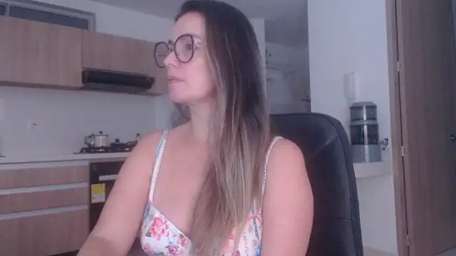 LovePaula webcam