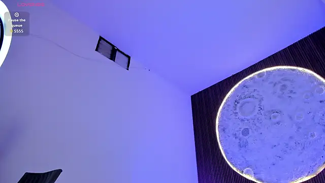 IzzyHiltton_ webcam