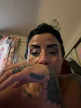 ValayaNoire webcam