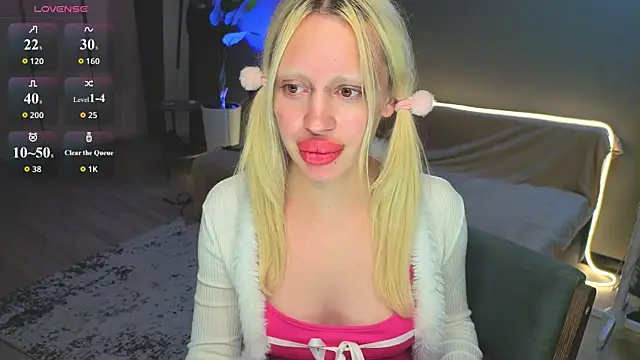 Luna_Beverly live cam on StripChat