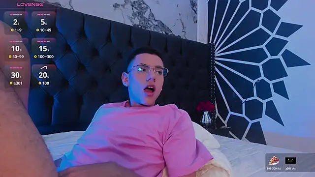 MathewAdamss live cam on StripChat