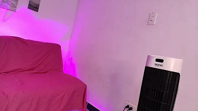 Nikki__uwu webcam