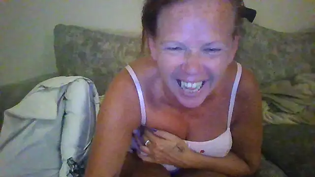 Busty-Belfast-Irish-Girl webcam