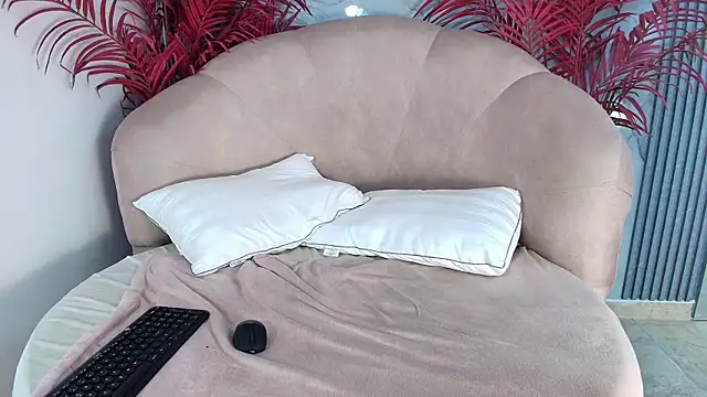 KatiiaVega webcam
