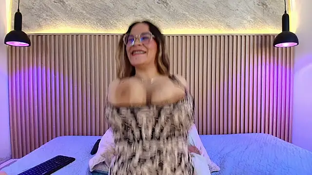 big_tits_in_your_face webcam