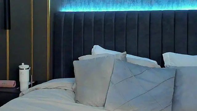 Alisha-Bond webcam