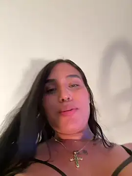 Bella__Wood Live Web Cam Show