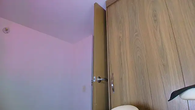 SARA_TS_FOX live cam on StripChat