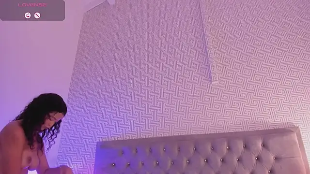 Evaa_Lunna_ webcam