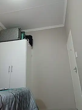 MsParisSmith webcam