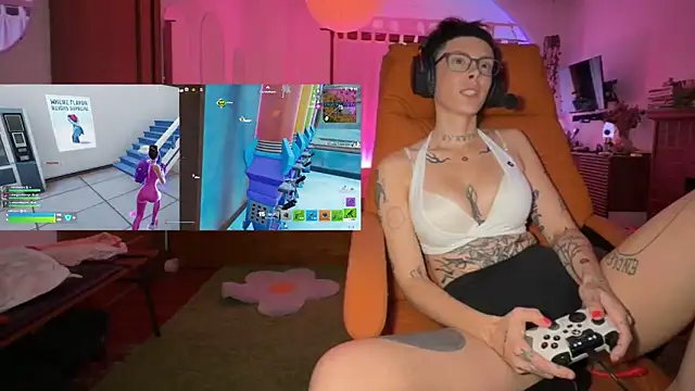 GennaJames webcam