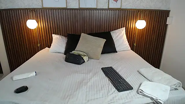 Ariana_Wayne webcam