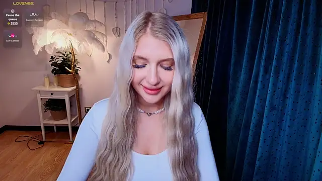 Evacadooo webcam