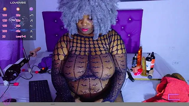 ebony_NeighborMoans webcam