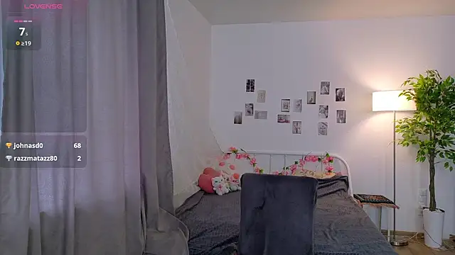 KikiMoor webcam