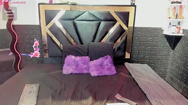 Queen_Jen webcam