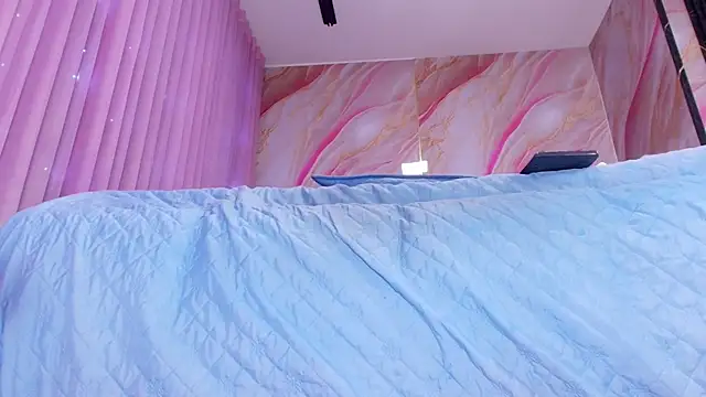 sofi_decker webcam